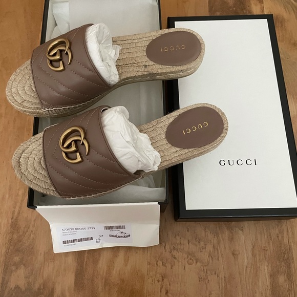 gucci nude slides